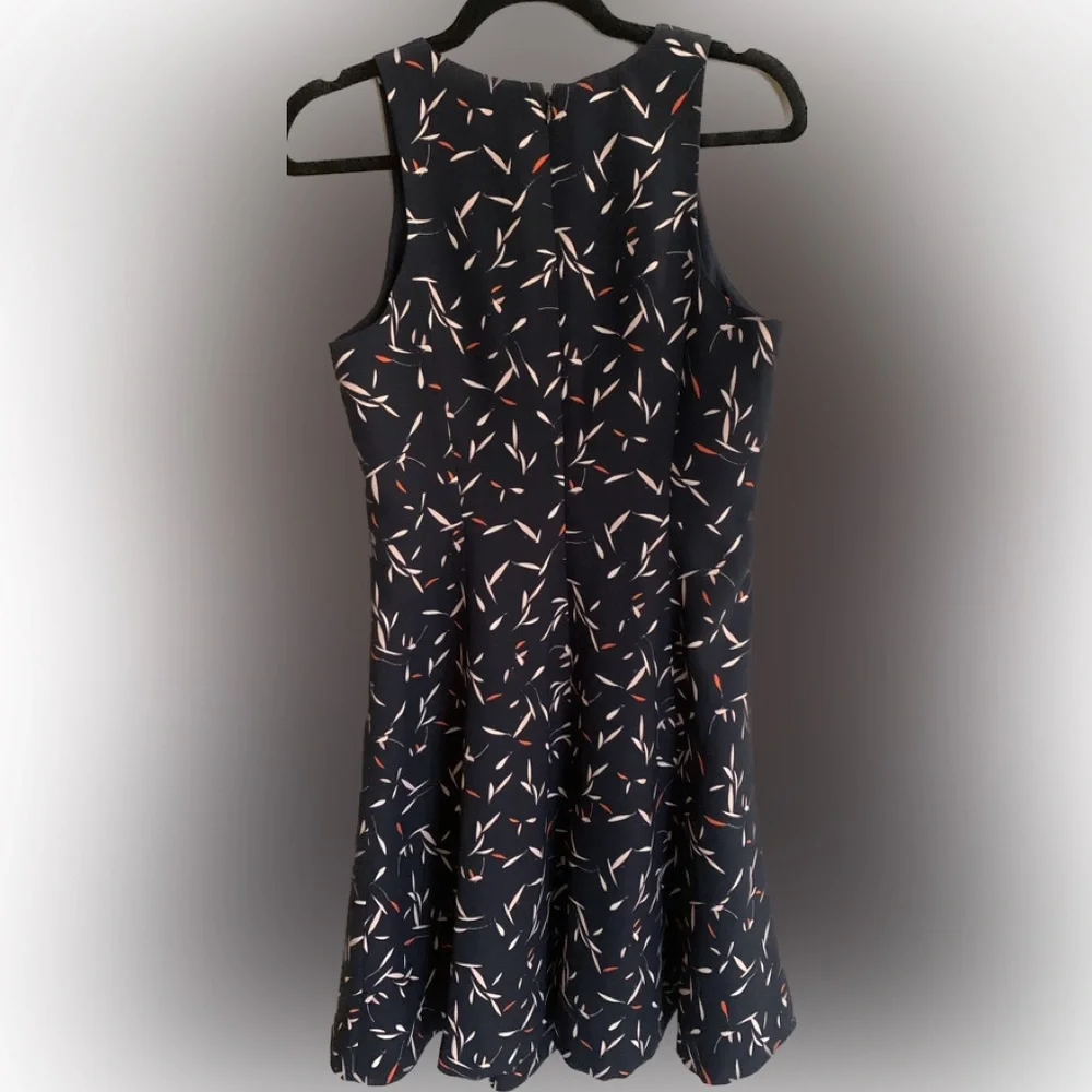 Banana Republic Dress Women’s 8 M Navy Blue Print Sleeveless Flowy NEW - Picture 4 of 5
